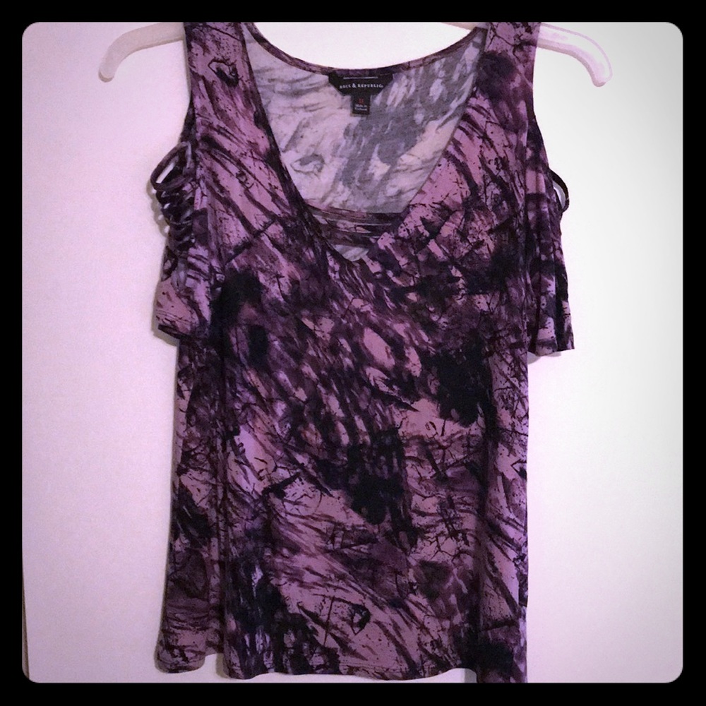 Cold shoulder top
